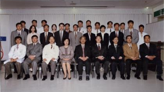 994.03 외래교원 위촉식, 김영명 의무부총장, 배영숙 의대학장과 치과학 전임교수 및 신