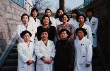 1995년 3월 의국원들과 함께