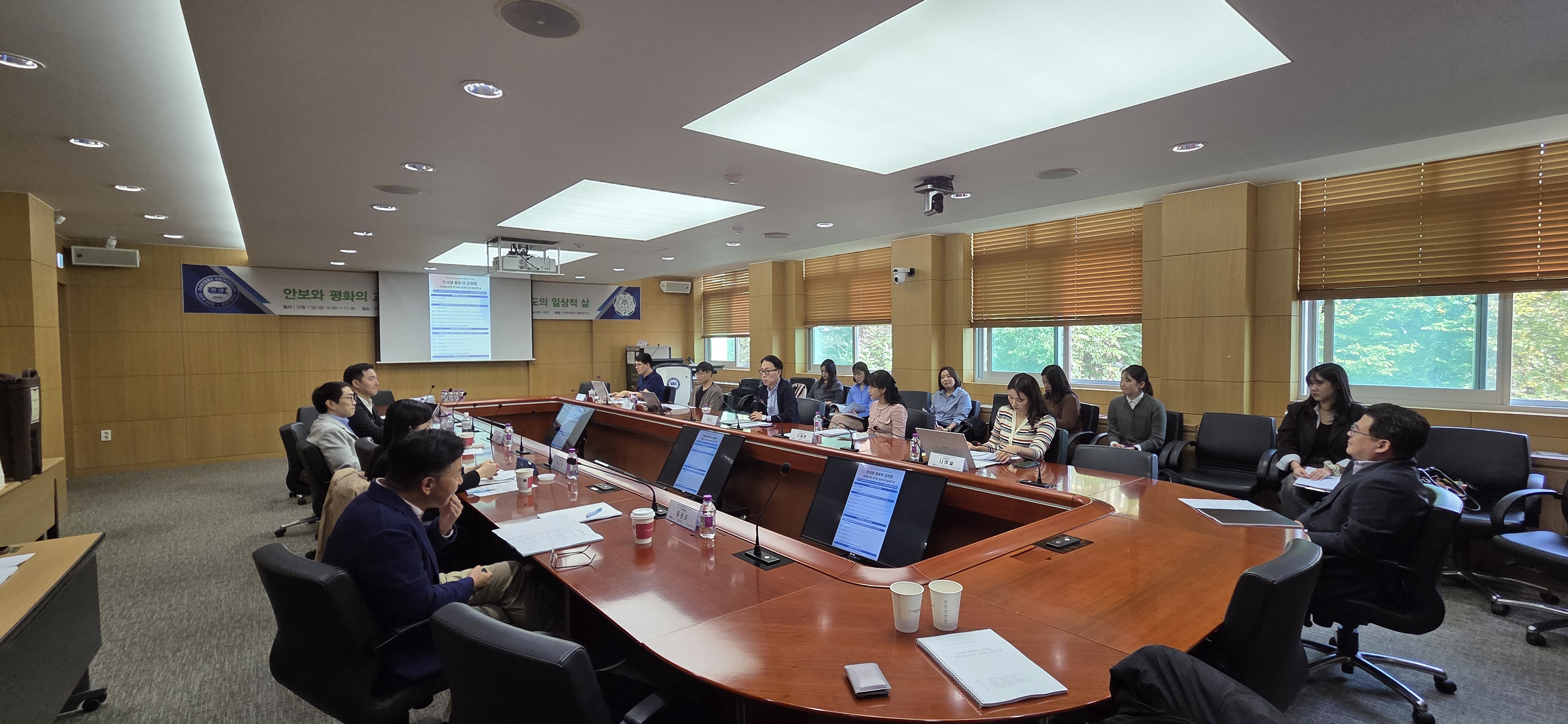 [한양대-이화여대 통일교육 공동 학술 세미나] 안보와 평화의 교차점: 국제질서의 위기와 한반도의 일상적 삶게시물의 첨부이미지