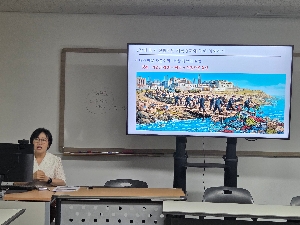 [제69회 통일학열린강의] 김정은 시대 북한경제의 구조적 전환과 역설 대표 이미지